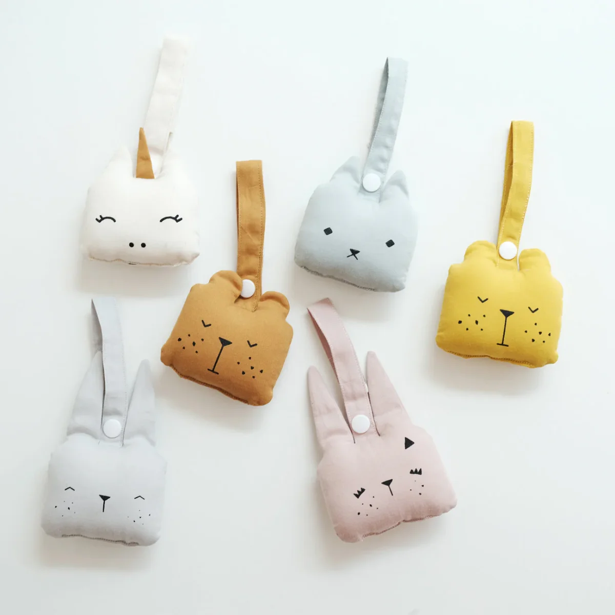 Hochet à Suspendre en Coton Bio Lapin Gris – Image 5